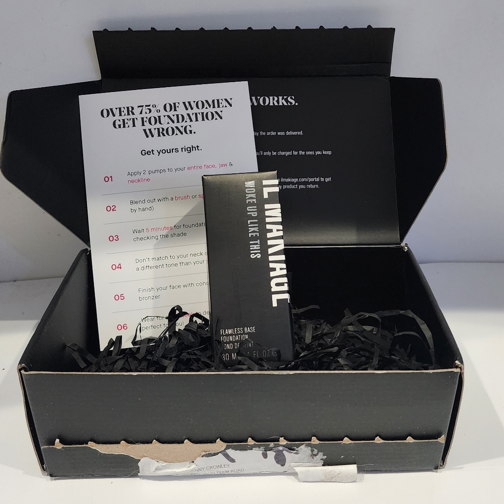 IL MAKIAGE Woke Up Like This Foundation #035 LIKE New in package